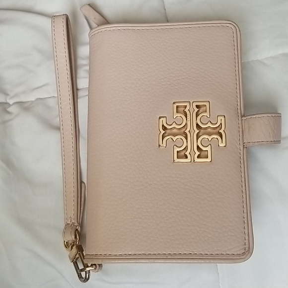 Tory Burch Handbags - Used Tory Burch Britten Wristlet pebble Leather